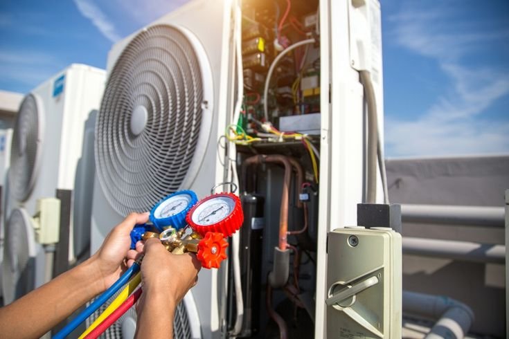 Heat,And,Air,Conditioning,,Hvac,System,Service,Technician,Using,Measuring